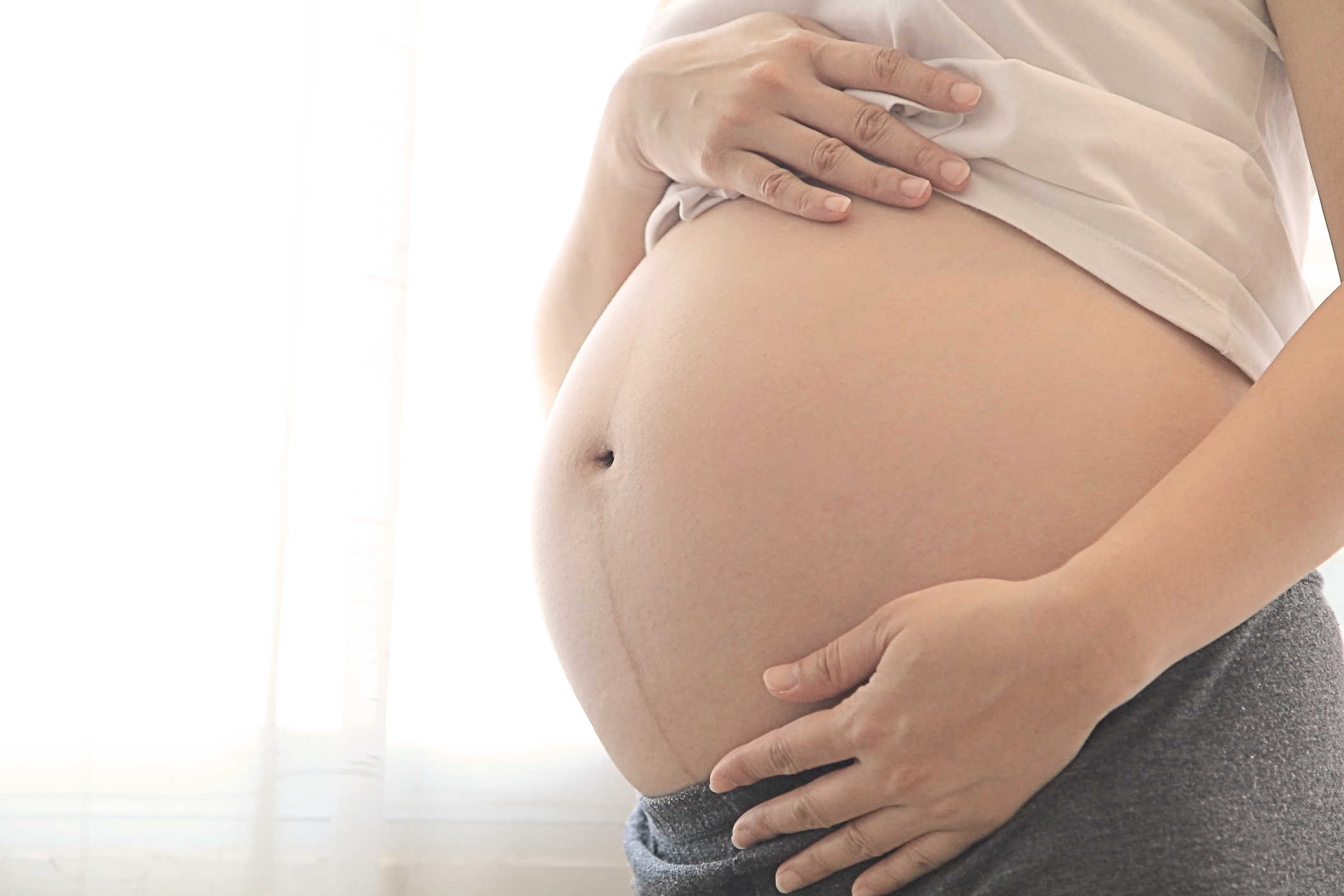 Sinh con muộn ít có nguy cơ ung thư buồng trứng