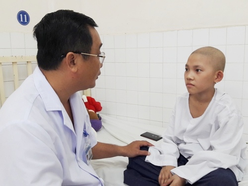 Kim Anh chính là một trong các bệnh nhân trẻ tuổi nhất của Bệnh viện Ung Bướu TP HCM.